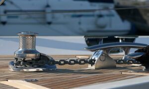 How To Use/Operate an Anchor Windlass: A Comprehensive Guide